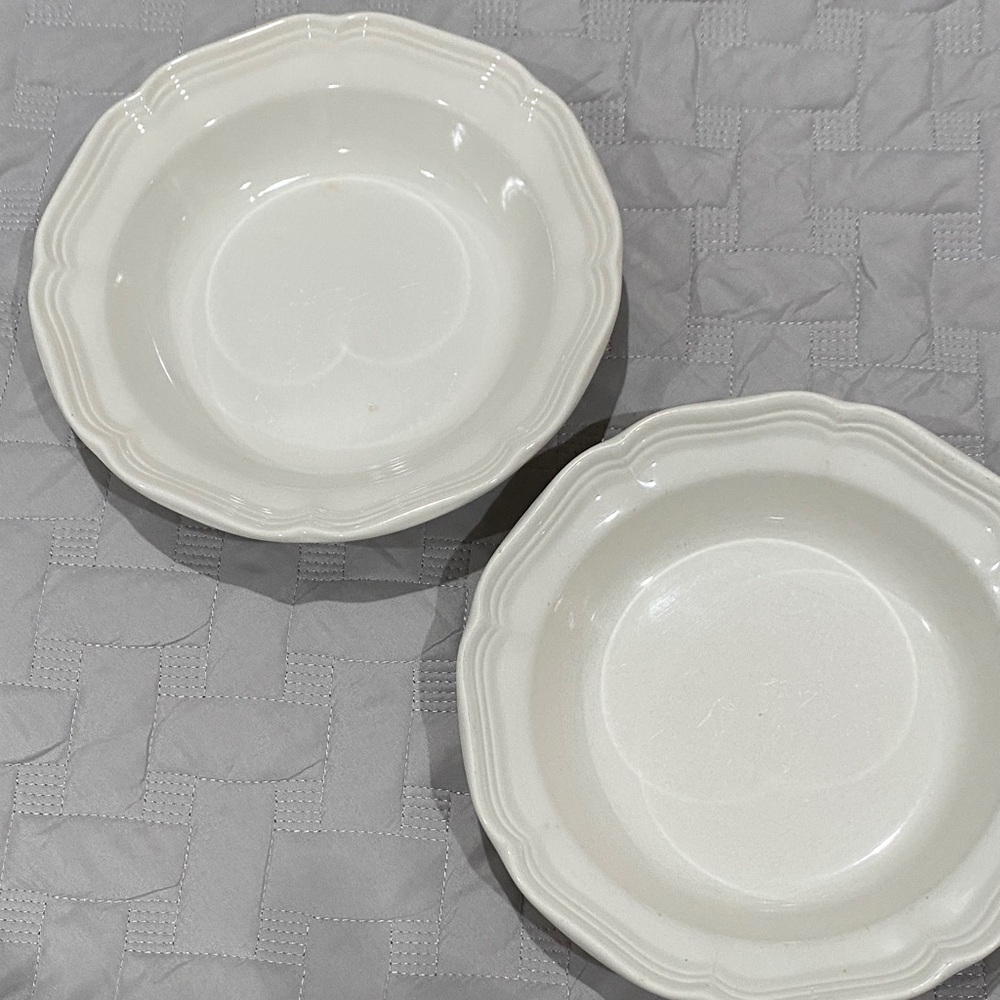 Mikasa French countryside salad/soup bowl
Set of 2. 8 1/4”